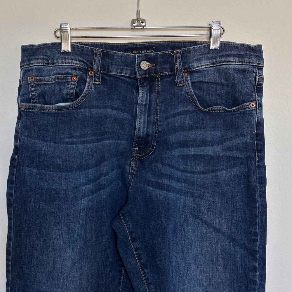 Lucky Brand 410 Athletic Straight Jeans Mens 34x29 Dark Wash Blue Denim Stretch - Picture 3 of 12